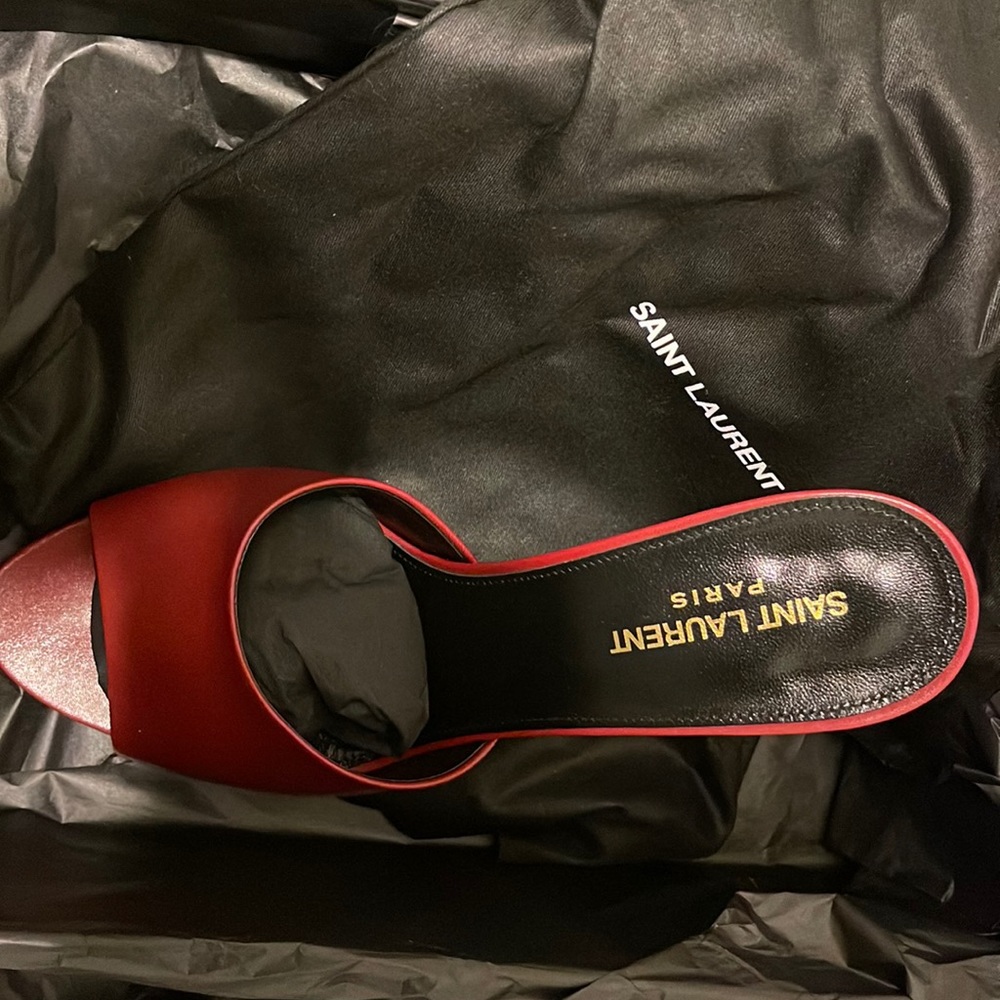 YSL size 40 sexy red pumps never worn